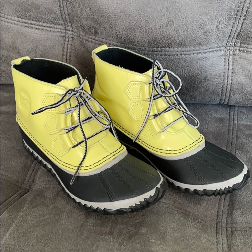 SOREL out N about boots